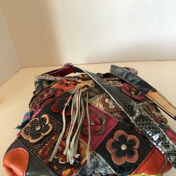 Hobo chic crossbody with floral design - Picture 5 of 7